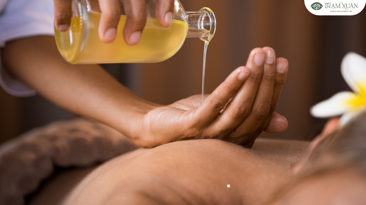 Không nên sử dụng tinh dầu nguyên chất để xoa bóp cổ vai gáy