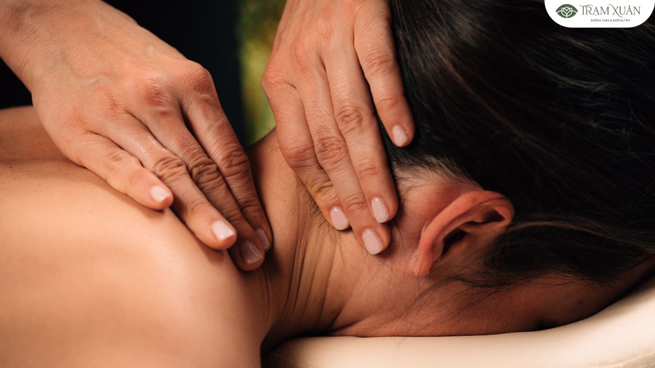 Tận hưởng liệu trình massage cổ vai gáy giảm đau hiệu quả tại Trạm Xuân