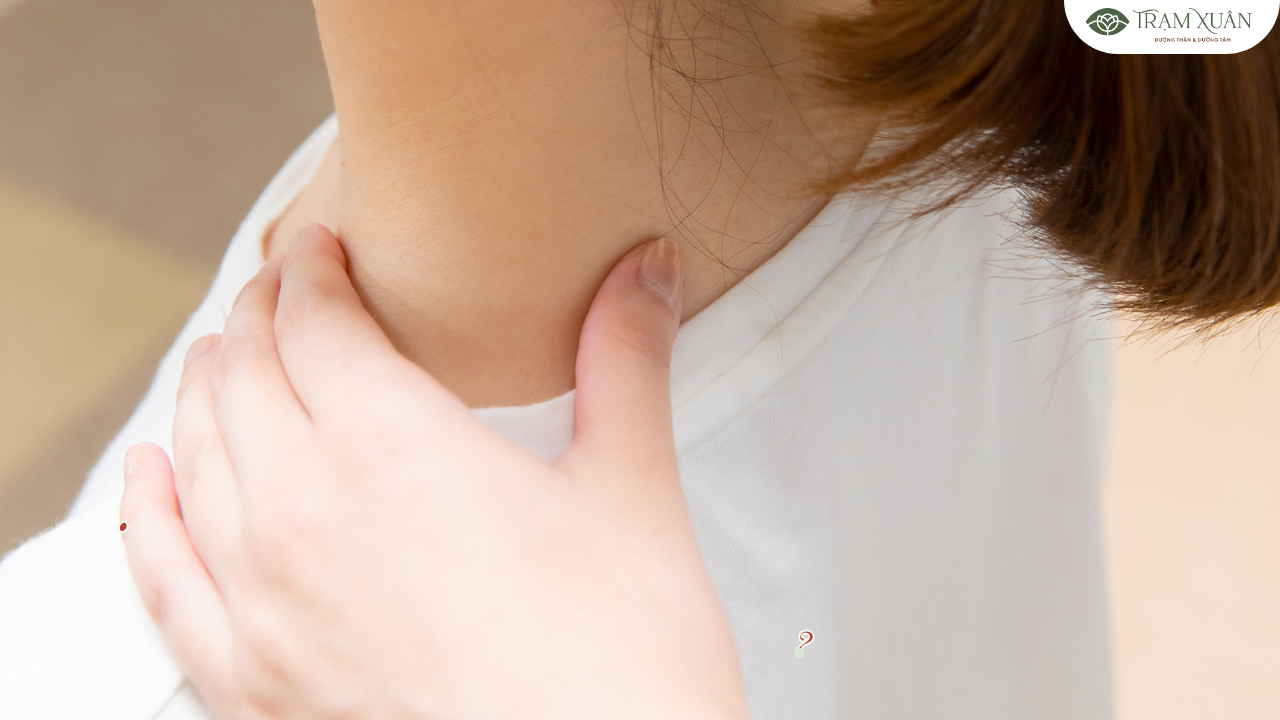 Bấm huyệt trị liệu cổ vai gáy chính là "liều thuốc" tự nhiên giúp bạn giải tỏa cơn đau.